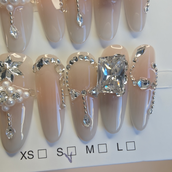 Glamorous Rhinestone Press-On Nails - Picture 5 of 7